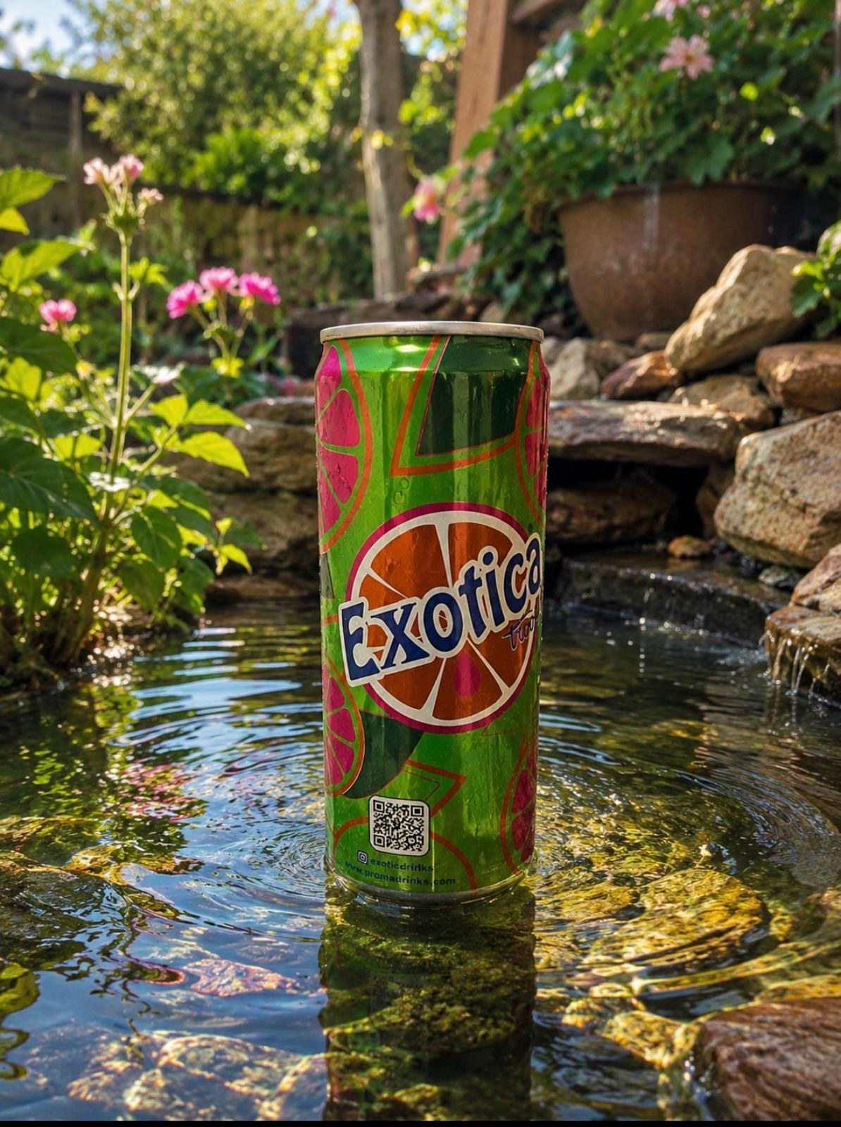 Exotica Tropik Dose in einem Garten am Wasser